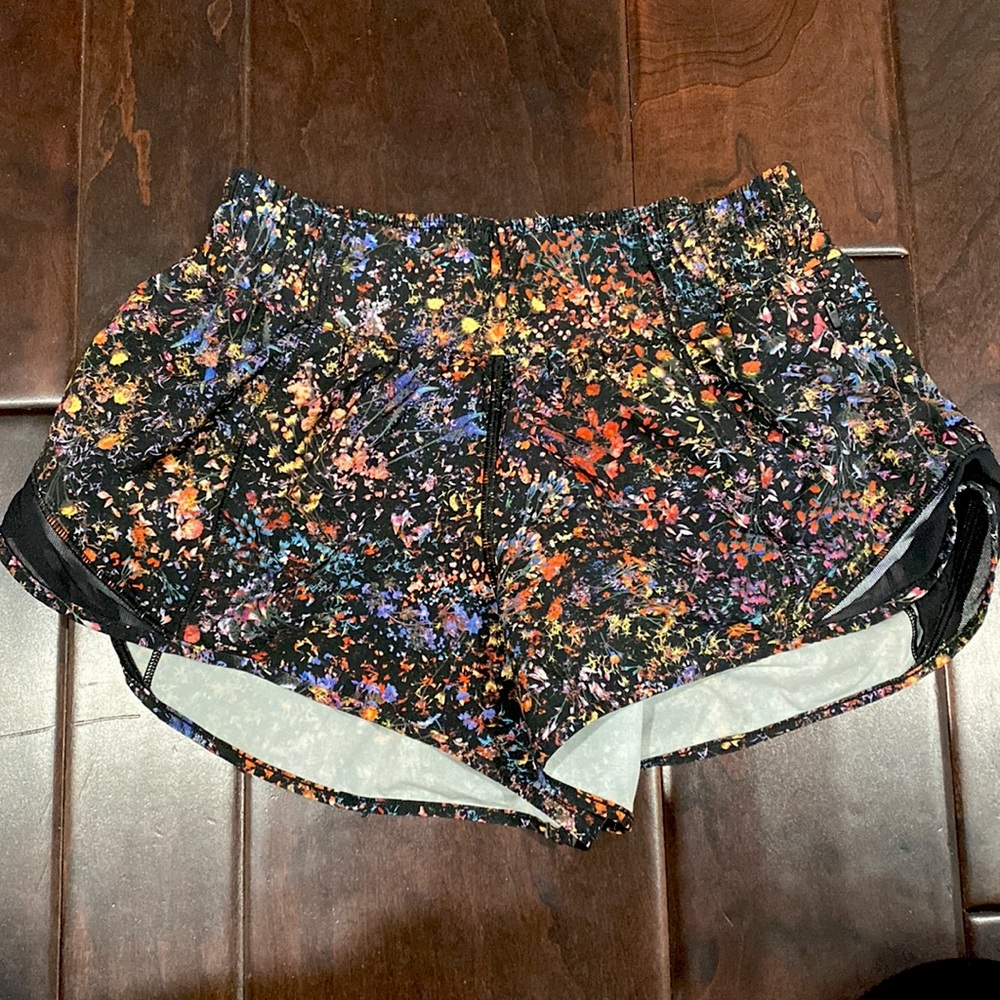 Lululemon Hotty Hot Shorts 2.5 (Size 4)